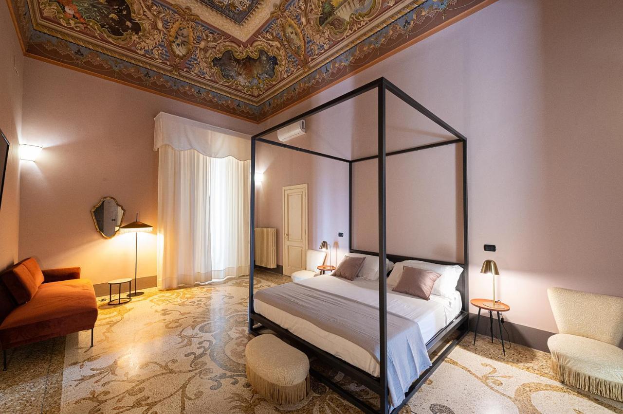 Bed and Breakfast Palazzo Francesco Grassi Aradeo Esterno foto