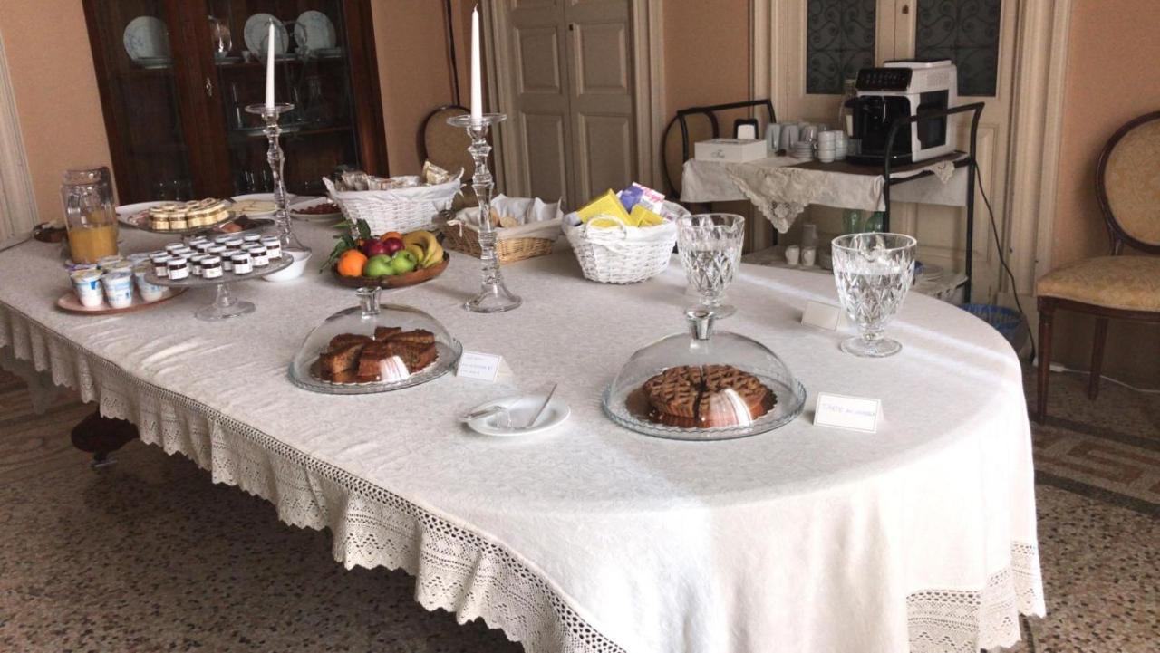 Bed and Breakfast Palazzo Francesco Grassi Aradeo Esterno foto