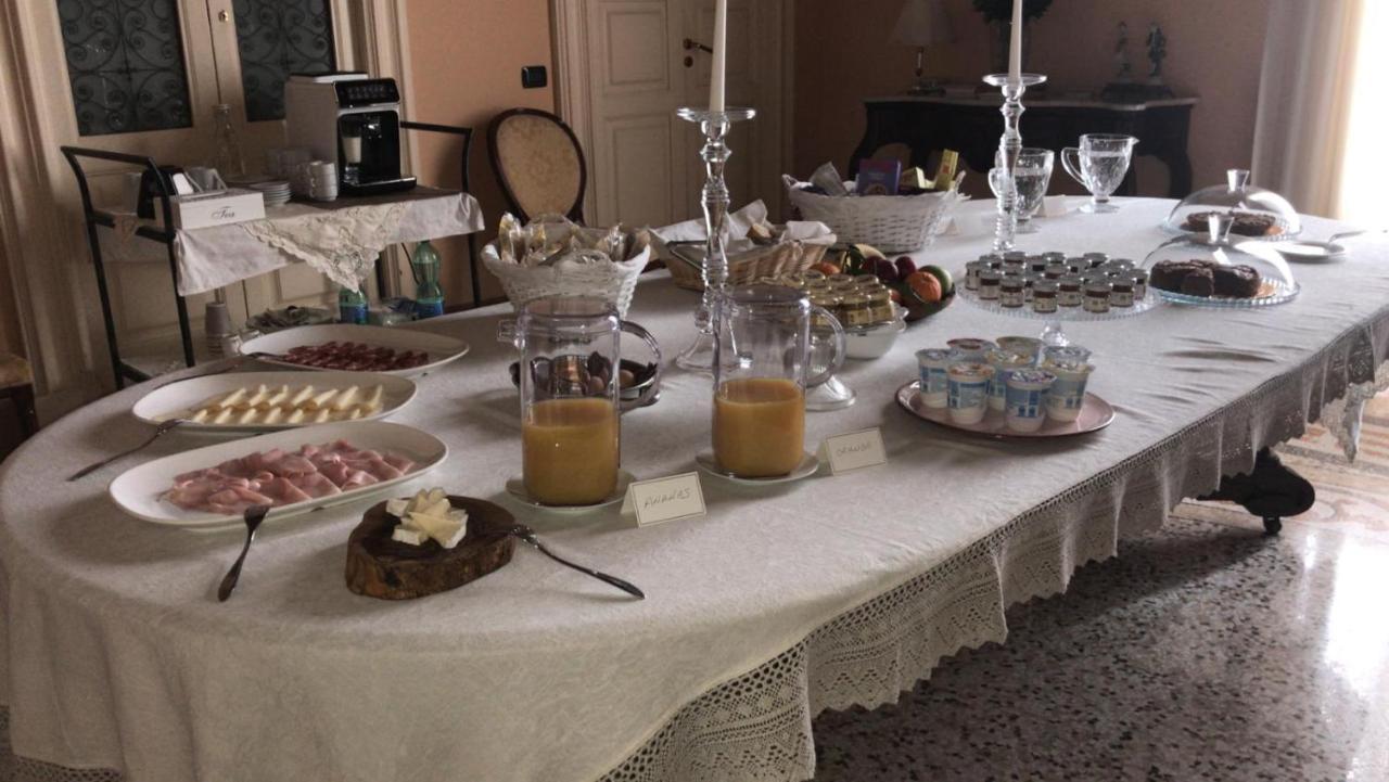 Bed and Breakfast Palazzo Francesco Grassi Aradeo Esterno foto